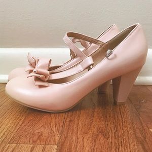 Pastel pink maryjane pumps with bows